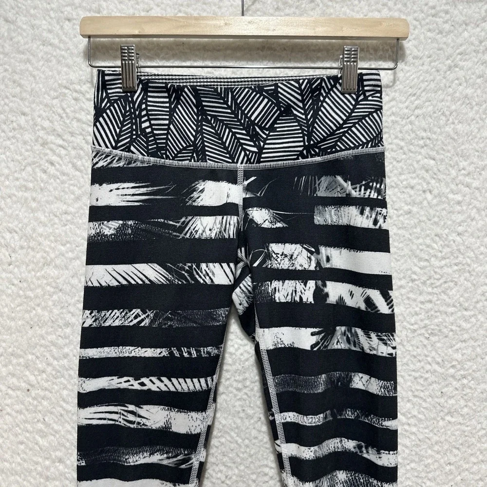 LULULEMON Women's 4 Wunder‎ Under Crop II Full-On Luon Shady Palms Black White